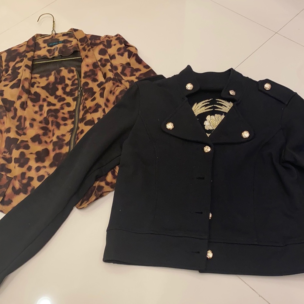 Bundle of 2 super cute jackets 😘👌🥰❤️ Size S